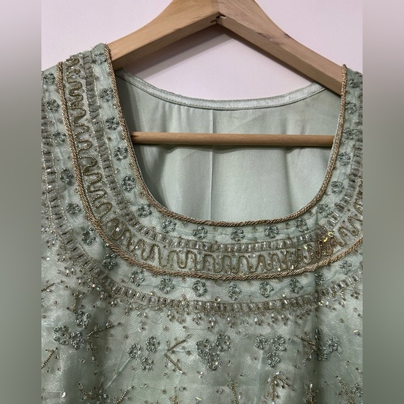 Embellished handmade beaded pakestani indian khaliji dress - Picture 3 of 10